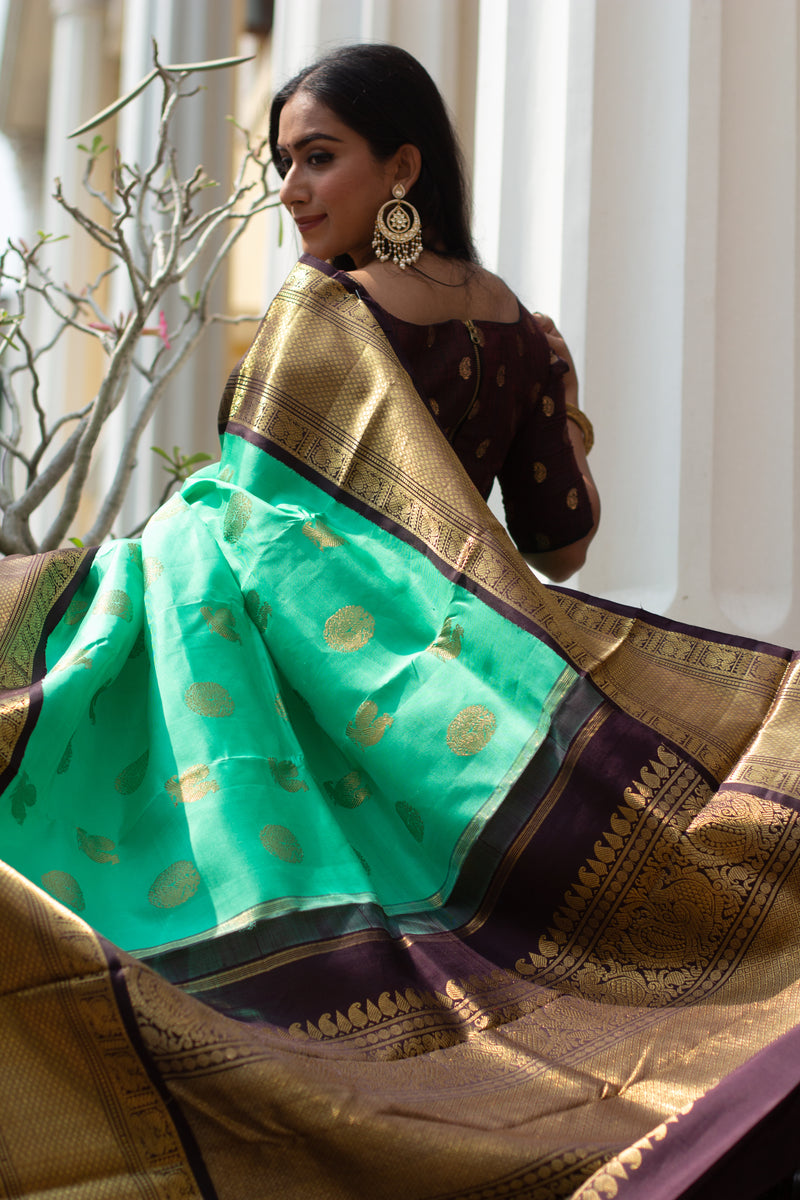 Gorgeous green pattu bridal saree. | Saree designs, Bridal silk saree, Silk  sarees